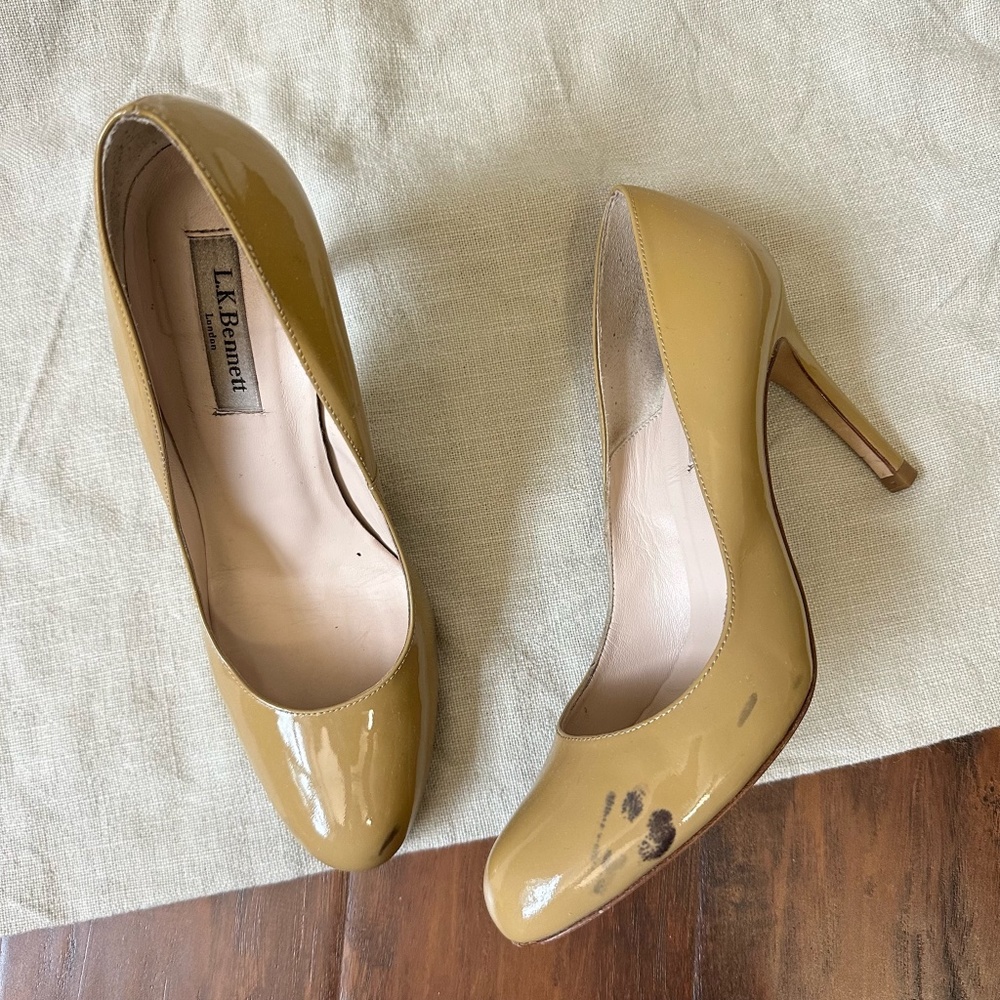 L.K. BENNETT London Nude Leather Pump Stiletto Heels Glossy